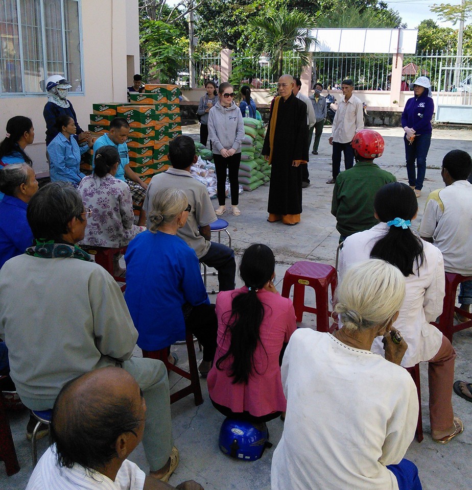 Khánh Hòa: Chùa Sắc tứ Minh Thiện trao tặng 70 phần quà từ thiện