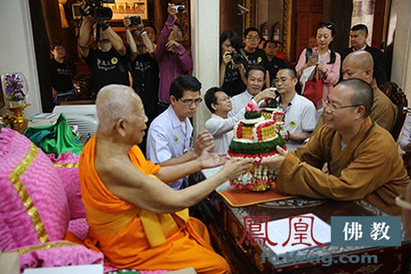 Hữu nghị Phật giáo Trung - Thái cúng dường hơn nghìn vị Tăng