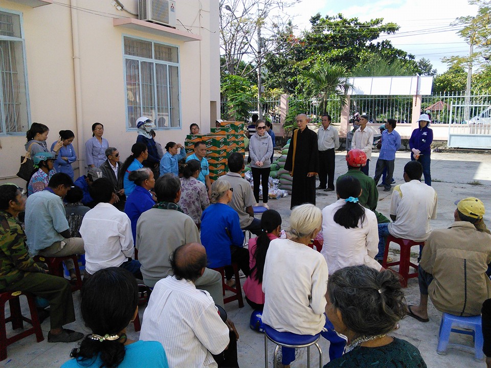 Khánh Hòa: Chùa Sắc tứ Minh Thiện trao tặng 70 phần quà từ thiện