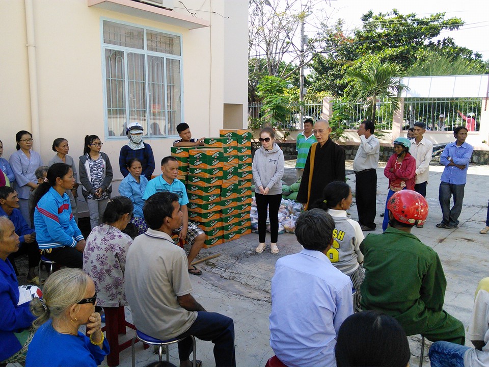 Khánh Hòa: Chùa Sắc tứ Minh Thiện trao tặng 70 phần quà từ thiện