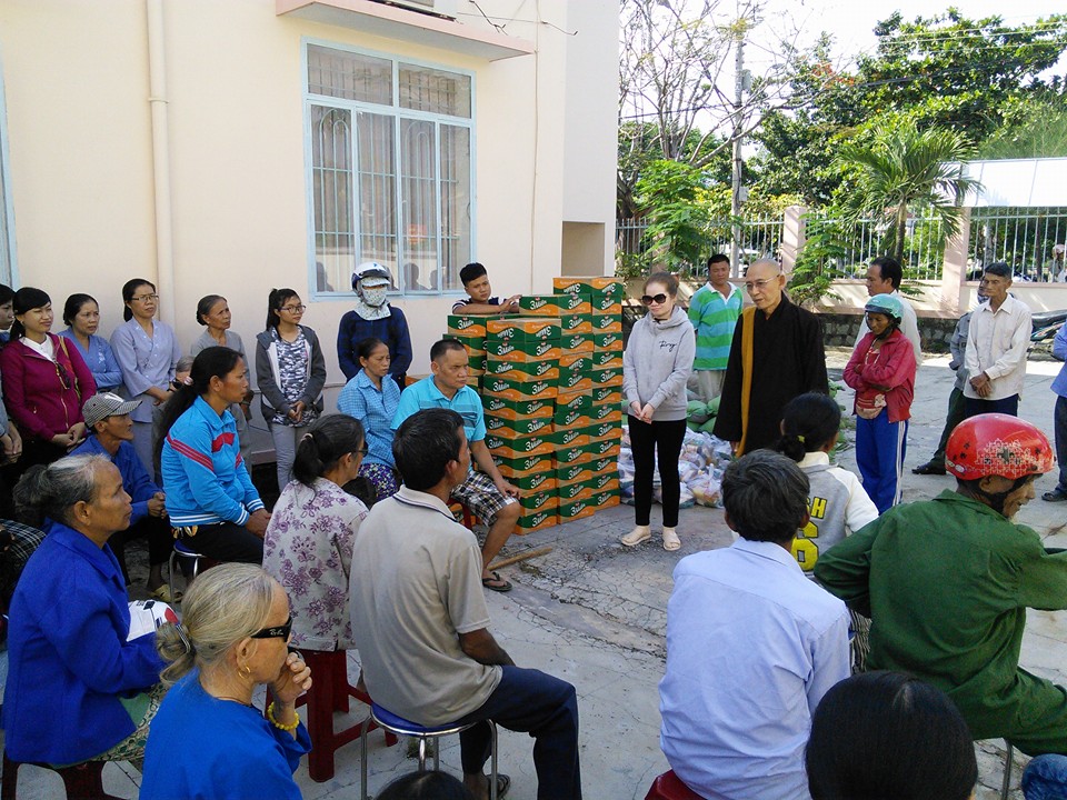 Khánh Hòa: Chùa Sắc tứ Minh Thiện trao tặng 70 phần quà từ thiện