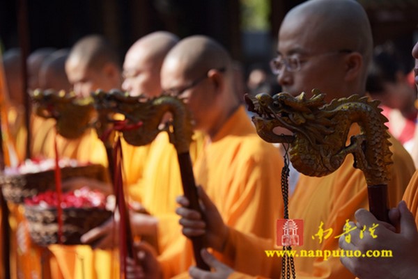 Trung Quốc: Nam Phổ Đà Tự từ bi tiếp dẫn hơn hàng nghìn người Quy y Tam Bảo