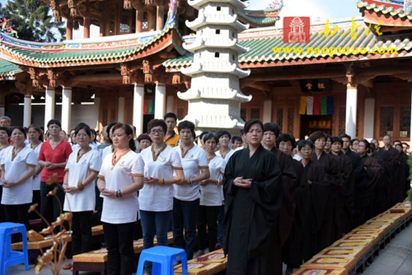 Trung Quốc: Nam Phổ Đà Tự từ bi tiếp dẫn hơn hàng nghìn người Quy y Tam Bảo