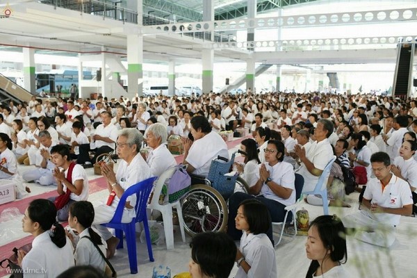 Chùm ảnh Dâng y Kathina tại Tỉnh Pathum Thani, Thái Lan