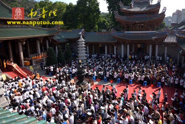 Trung Quốc: Nam Phổ Đà Tự từ bi tiếp dẫn hơn hàng nghìn người Quy y Tam Bảo