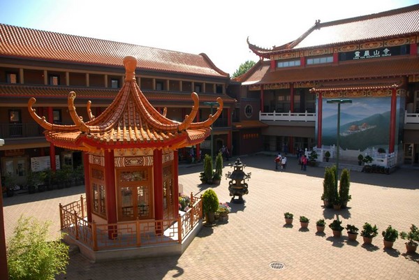 Danh thắng Linh Nghiêm sơn tự Canada
