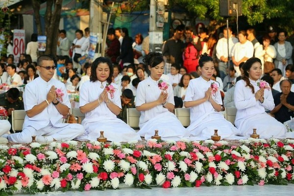Thái Lan: Chùm ảnh 10.000 chư tôn đức Tăng già hành hương khất thực tại Chiangmai