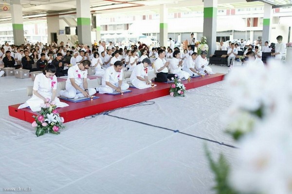 Chùm ảnh Dâng y Kathina tại Tỉnh Pathum Thani, Thái Lan