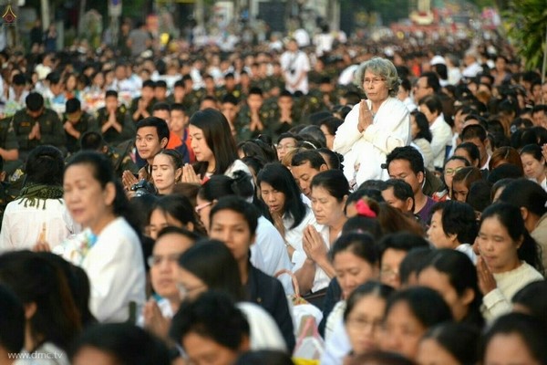 Thái Lan: Chùm ảnh 10.000 chư tôn đức Tăng già hành hương khất thực tại Chiangmai