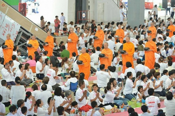 Chùm ảnh Dâng y Kathina tại Tỉnh Pathum Thani, Thái Lan
