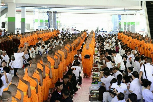 Chùm ảnh Dâng y Kathina tại Tỉnh Pathum Thani, Thái Lan