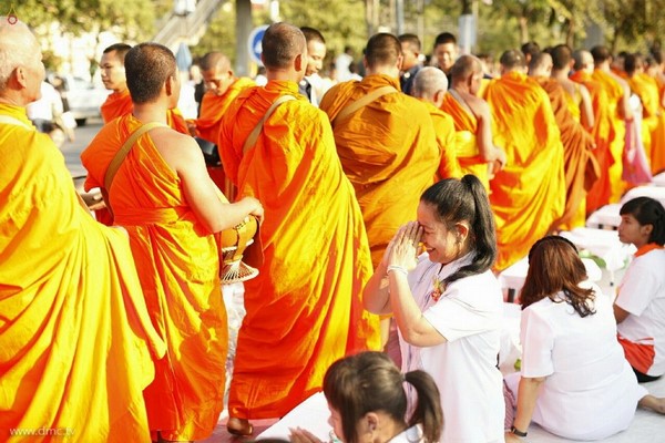 Thái Lan: Phật Giáo Tỉnh Phitsanulok tổ chức Lễ hội cúng dường tứ sự cho ba nghìn vị  Tăng