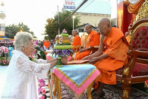 Thái Lan: Chùm ảnh 10.000 chư tôn đức Tăng già hành hương khất thực tại Chiangmai