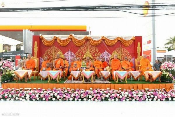 Thái Lan: Chùm ảnh 10.000 chư tôn đức Tăng già hành hương khất thực tại Chiangmai