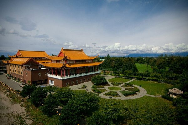 Danh thắng Linh Nghiêm sơn tự Canada