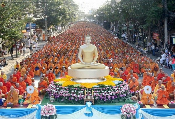 Thái Lan: Chùm ảnh 10.000 chư tôn đức Tăng già hành hương khất thực tại Chiangmai