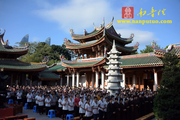 Trung Quốc: Nam Phổ Đà Tự từ bi tiếp dẫn hơn hàng nghìn người Quy y Tam Bảo