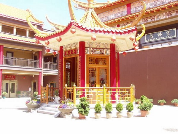 Danh thắng Linh Nghiêm sơn tự Canada