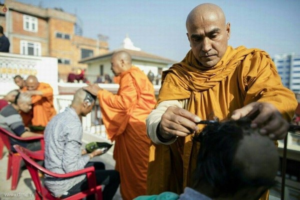 Nepal: Phật giáo tổ chức xuất gia gieo duyên và nhiễu hành quanh Thành phố Kathmandu