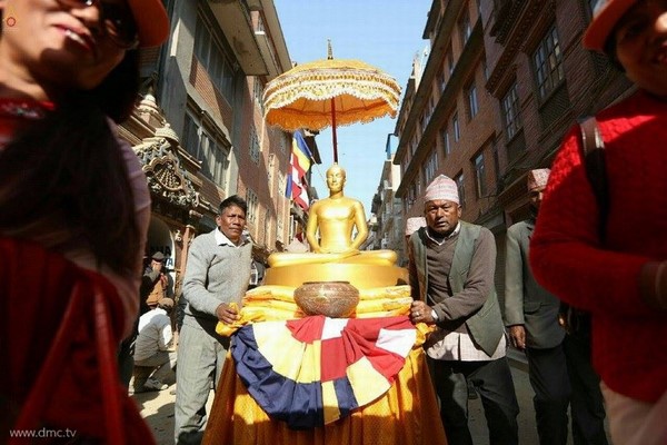Nepal: Phật giáo tổ chức xuất gia gieo duyên và nhiễu hành quanh Thành phố Kathmandu