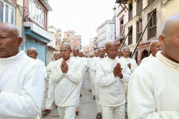 Nepal: Phật giáo tổ chức xuất gia gieo duyên và nhiễu hành quanh Thành phố Kathmandu