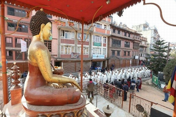 Nepal: Phật giáo tổ chức xuất gia gieo duyên và nhiễu hành quanh Thành phố Kathmandu