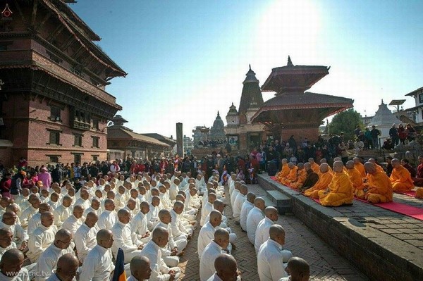 Nepal: Phật giáo tổ chức xuất gia gieo duyên và nhiễu hành quanh Thành phố Kathmandu