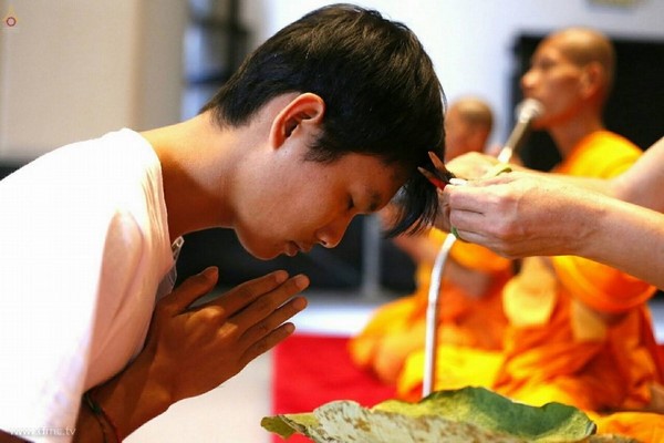 Thái Lan: Chùm ảnh Tu viện Dhammakaya tổ chức cho người Campuchia xuất gia