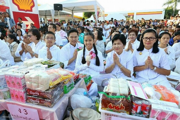 Thái Lan: Chùm ảnh 10.000 chư tôn đức Tăng già hành hương khất thực tại Chiangmai