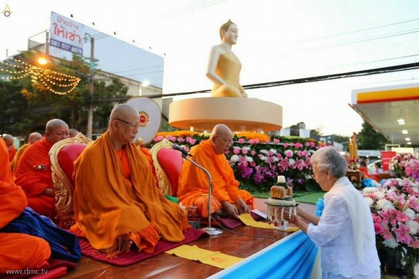 Thái Lan: Chùm ảnh 10.000 chư tôn đức Tăng già hành hương khất thực tại Chiangmai
