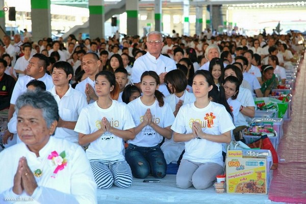 Chùm ảnh Dâng y Kathina tại Tỉnh Pathum Thani, Thái Lan