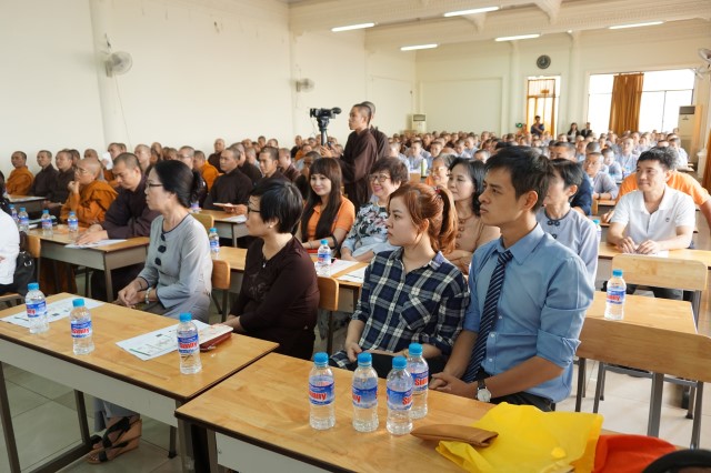Quỹ Đạo Phật Ngày Nay kết hợp với TTYK Phước An hỗ trợ bảo hiểm y tế cho 600 Tăng Ni sinh