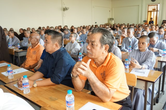 Quỹ Đạo Phật Ngày Nay kết hợp với TTYK Phước An hỗ trợ bảo hiểm y tế cho 600 Tăng Ni sinh