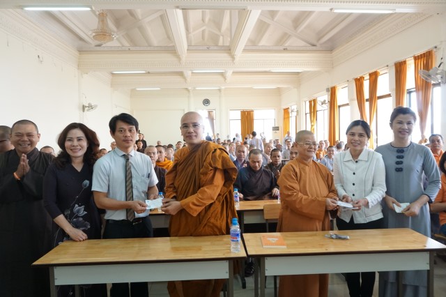 Quỹ Đạo Phật Ngày Nay kết hợp với TTYK Phước An hỗ trợ bảo hiểm y tế cho 600 Tăng Ni sinh