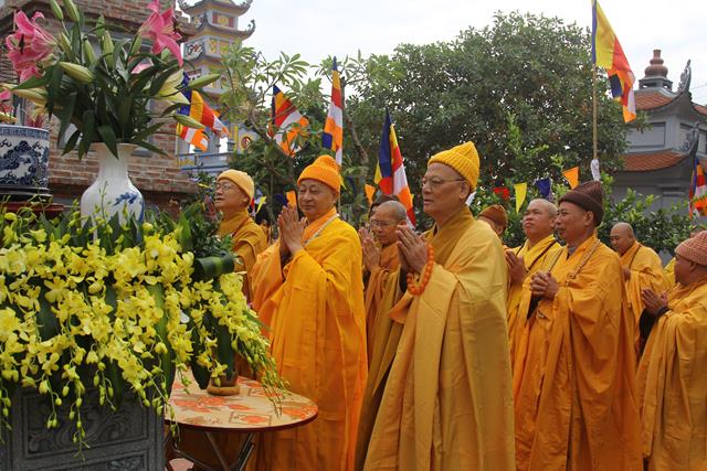 Nam Định: Chùa Tiên Hương lễ tưởng niệm và cung nghinh xá lợi lưu nhập bảo tháp