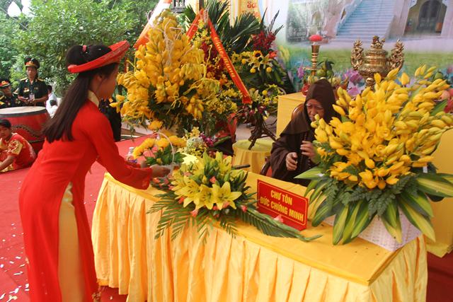 Hà Nam: Đại lễ cắt băng khánh thành Tổ đường chùa Hòa Mạc