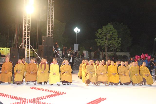Thiêng liêng đêm hội hoa đăng “Phật giáo Trúc Lâm hội tụ và lan toả”