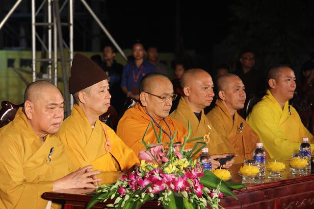 Thiêng liêng đêm hội hoa đăng “Phật giáo Trúc Lâm hội tụ và lan toả”