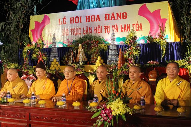 Thiêng liêng đêm hội hoa đăng “Phật giáo Trúc Lâm hội tụ và lan toả”