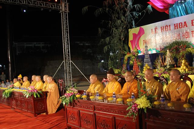 Thiêng liêng đêm hội hoa đăng “Phật giáo Trúc Lâm hội tụ và lan toả”