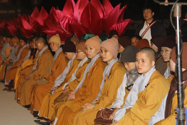 Thiêng liêng đêm hội hoa đăng “Phật giáo Trúc Lâm hội tụ và lan toả”