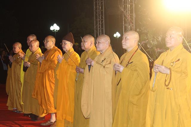 Thiêng liêng đêm hội hoa đăng “Phật giáo Trúc Lâm hội tụ và lan toả”
