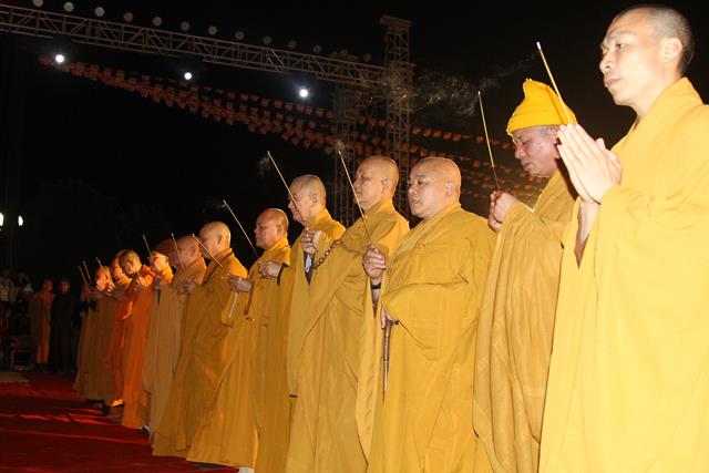 Thiêng liêng đêm hội hoa đăng “Phật giáo Trúc Lâm hội tụ và lan toả”