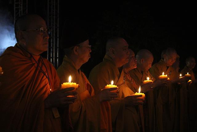 Thiêng liêng đêm hội hoa đăng “Phật giáo Trúc Lâm hội tụ và lan toả”