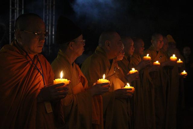 Thiêng liêng đêm hội hoa đăng “Phật giáo Trúc Lâm hội tụ và lan toả”