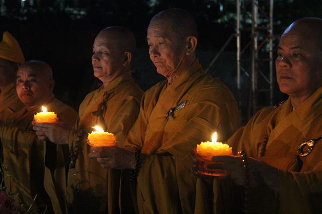 Thiêng liêng đêm hội hoa đăng “Phật giáo Trúc Lâm hội tụ và lan toả”