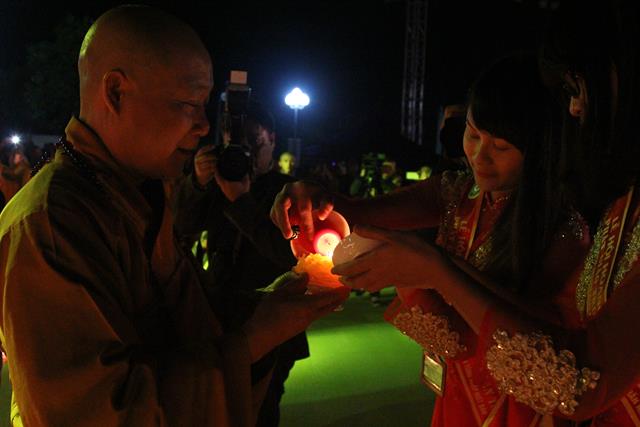 Thiêng liêng đêm hội hoa đăng “Phật giáo Trúc Lâm hội tụ và lan toả”