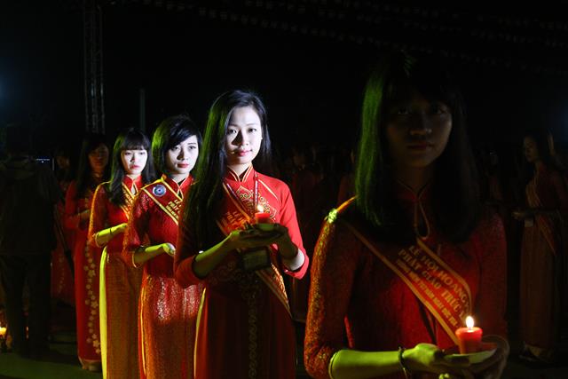 Thiêng liêng đêm hội hoa đăng “Phật giáo Trúc Lâm hội tụ và lan toả”