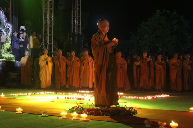 Thiêng liêng đêm hội hoa đăng “Phật giáo Trúc Lâm hội tụ và lan toả”