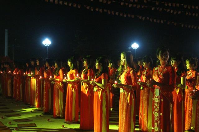 Thiêng liêng đêm hội hoa đăng “Phật giáo Trúc Lâm hội tụ và lan toả”